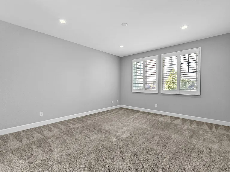 210 Stratus Cmn — Photo 22