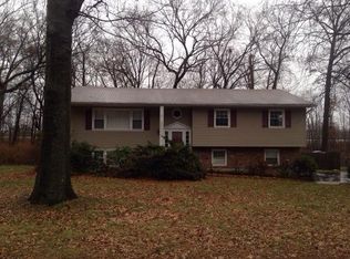 32 Eastbourne Dr, Chestnut Ridge, NY 10977