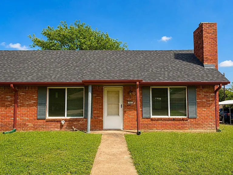 707 S Apache Dr — Photo 1