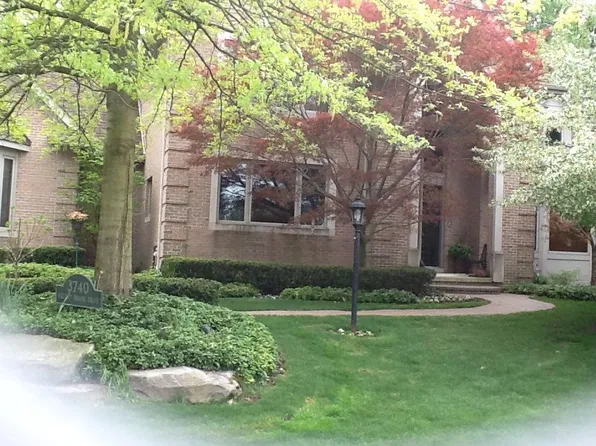 3740 Walnut Brook Dr, Rochester Hills, MI 48309