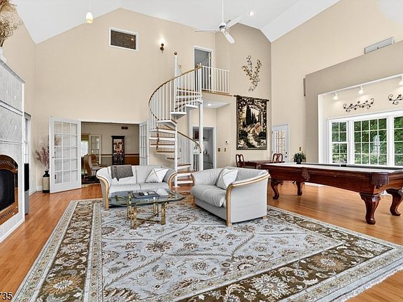5th image of 905 Kip Ln