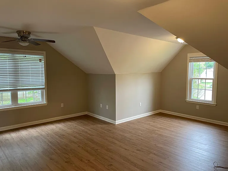 huge upstairs bonus room