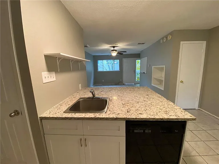 2413 Leon St #101 — Photo 10