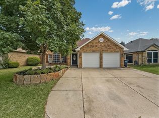 2745 Salado Trl, Fort Worth, TX 76118
