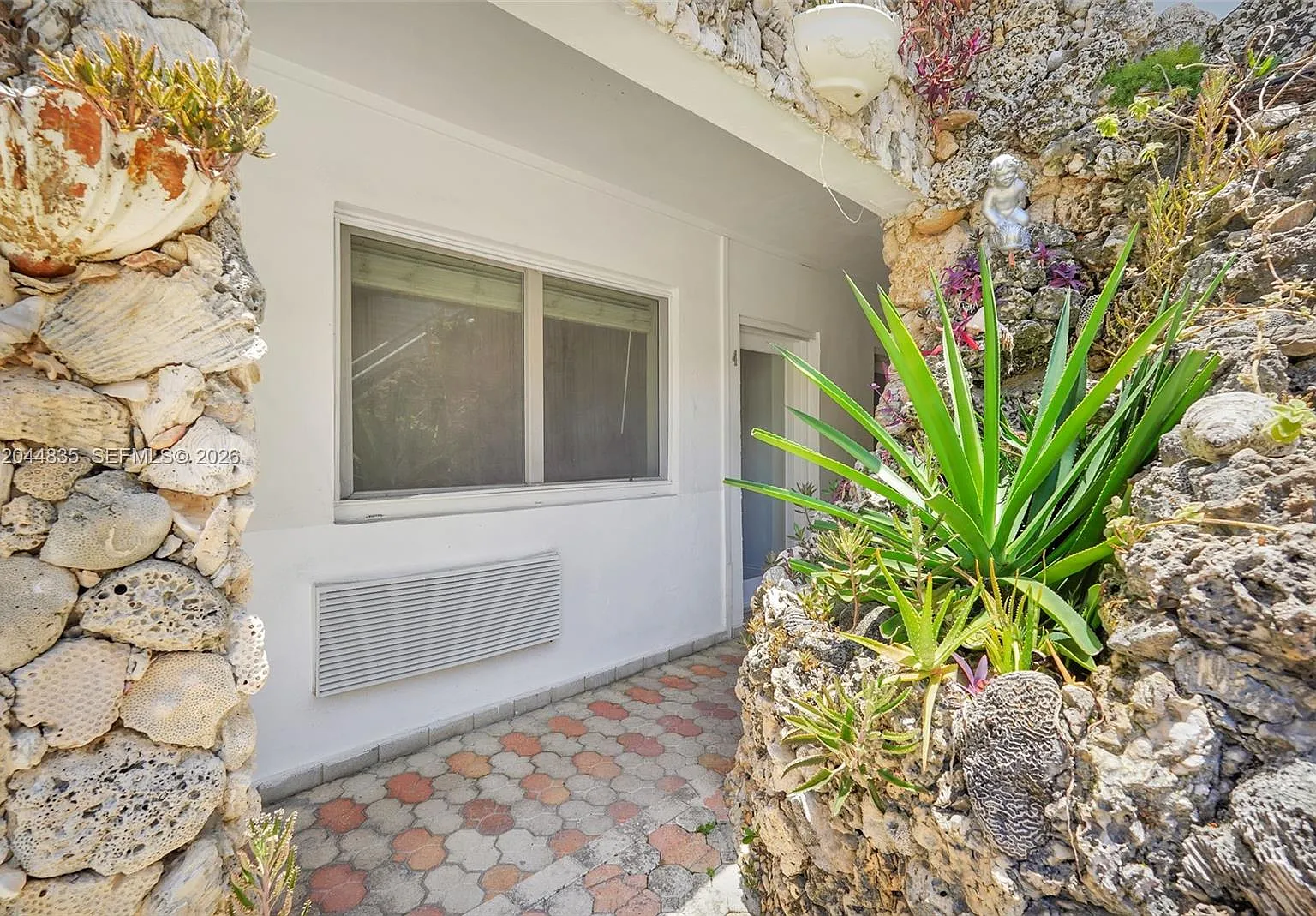 Beachcomber Of Nobe Condo — Photo 4
