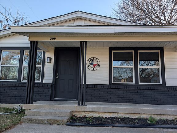 2nd image of 209 Cedar St