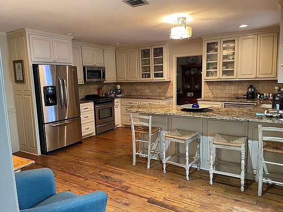 2nd image of 2710 Birchwood Dr