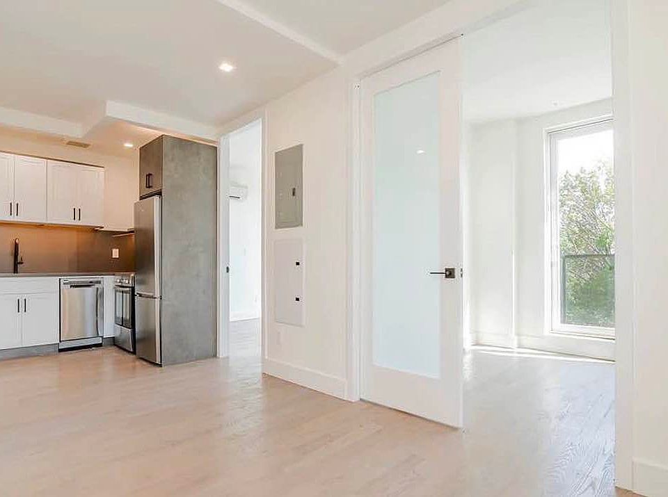 1st image of 2909 Albemarle Rd #4R