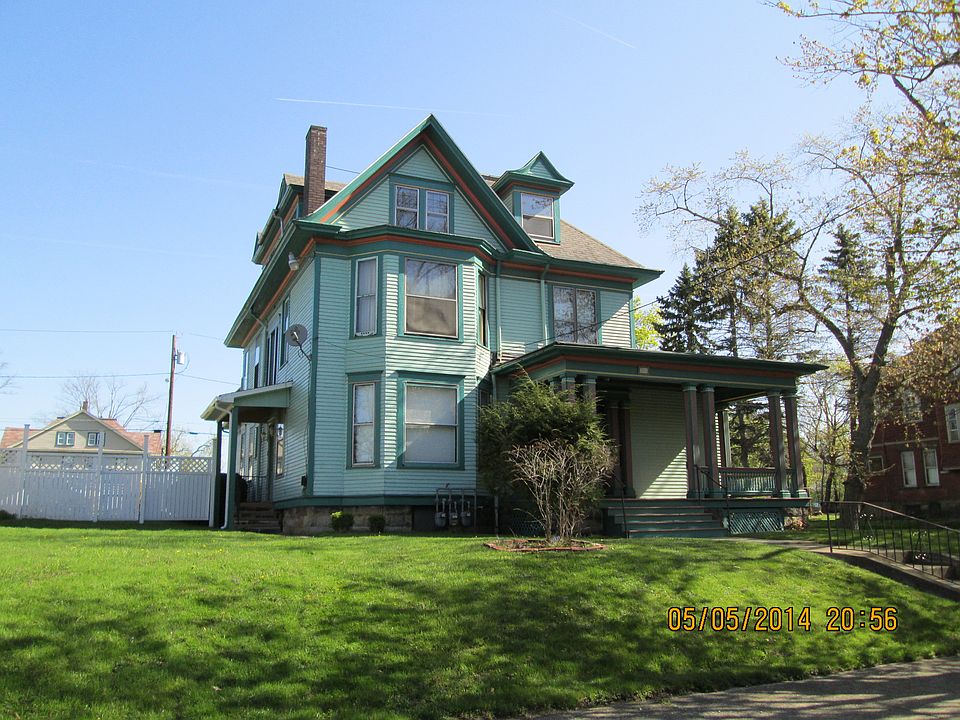 Beautiful turn of the century home in the heart of New Castl