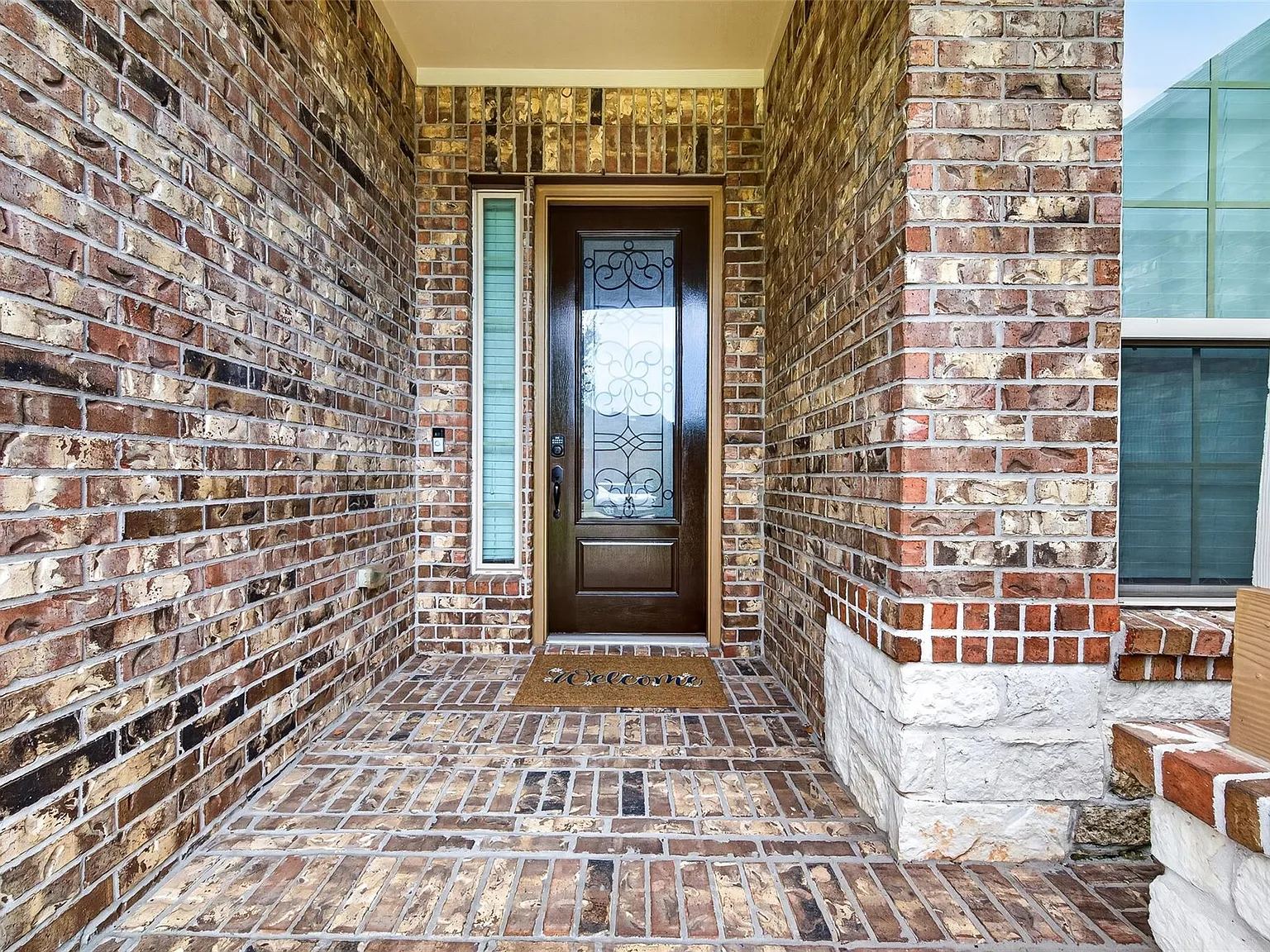 4 bed, 2.5 bath, 2827 sqft, $2,950 — Photo 4