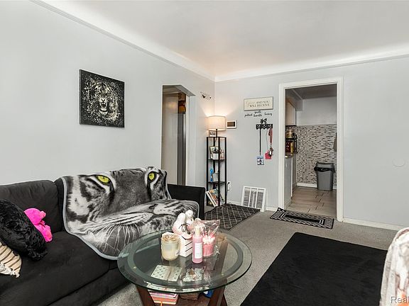 5th image of 20308 Gilchrist St