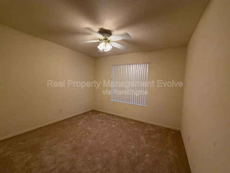15847 W Saguaro Ln — Photo 18