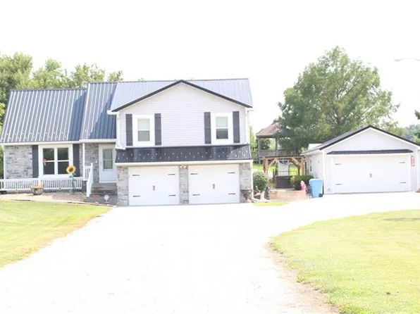22215 Parallel Rd, Tonganoxie, KS 66086