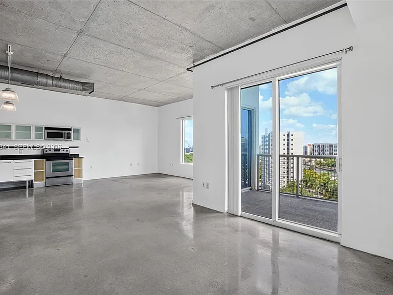 10 SW South River Dr #1010 — Photo 11
