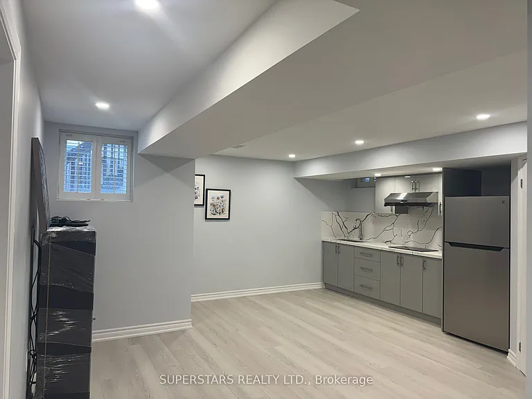 30 Hermitage Blvd #LOWER — Photo 4