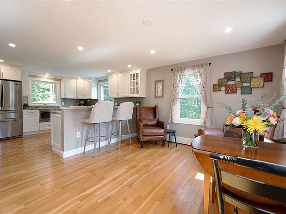 5th image of 18 Noreast Ln
