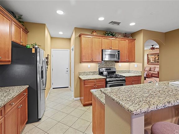 5th image of 31833 Oakwood Cir