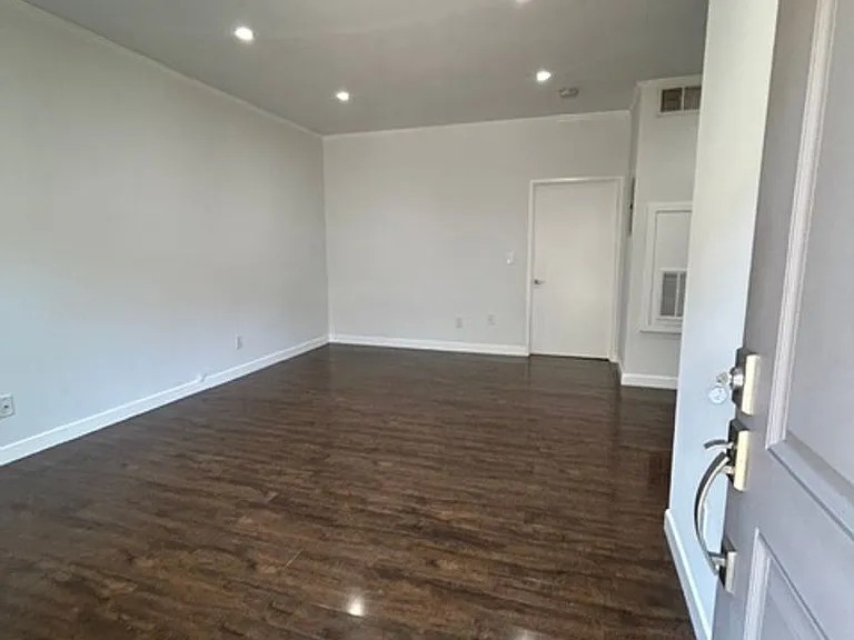 6337 Primrose Ave — Photo 4