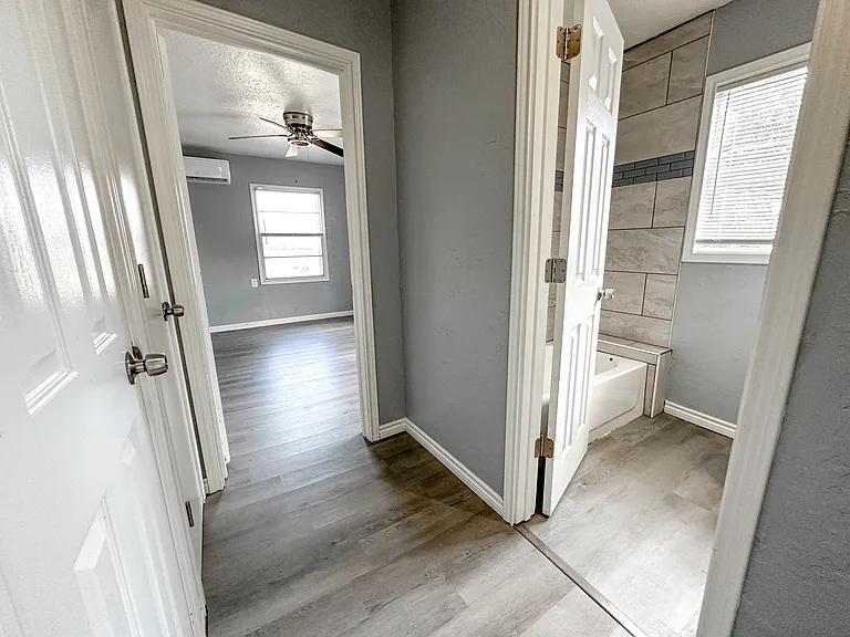 212 SW 23rd Pl — Photo 20
