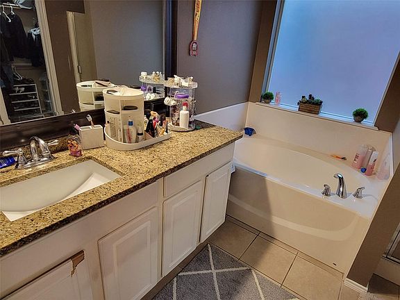5th image of 4005 Summerhill Ln