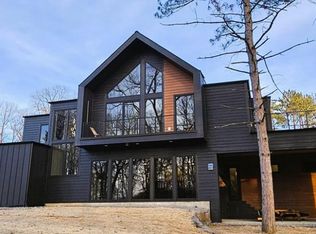 913 Peninsula Point Rd, Shakopee, MN 55379