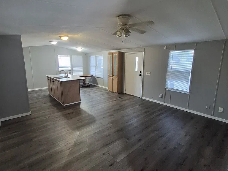 401 Decatur St — Photo 4