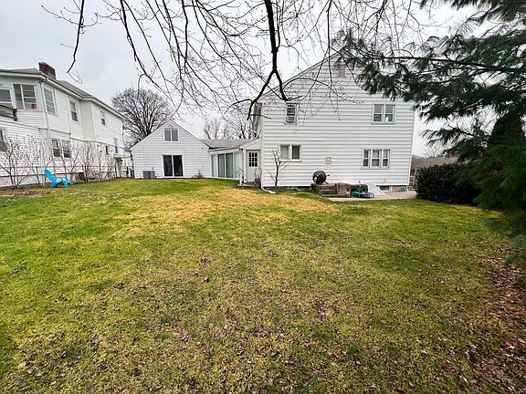 4th image of 40 Travis Ave #2