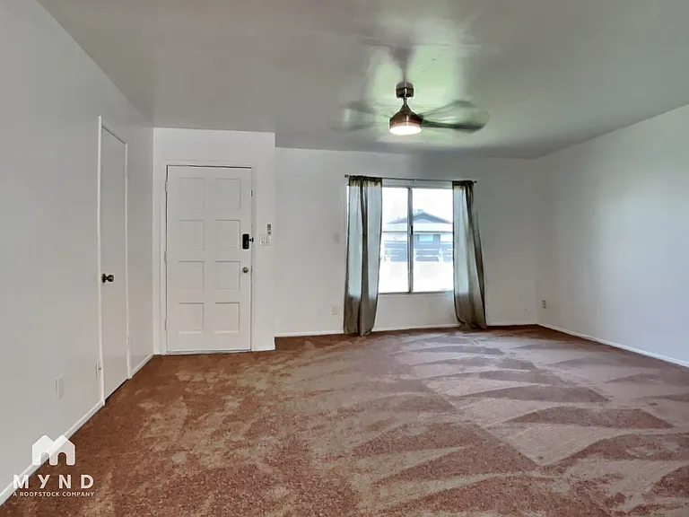 5823 N 81st St — Photo 3