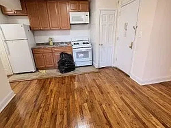 21-09 19th St #1C, Astoria, NY 11105