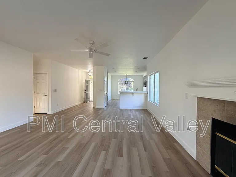 2210 Birchwood Ct — Photo 11