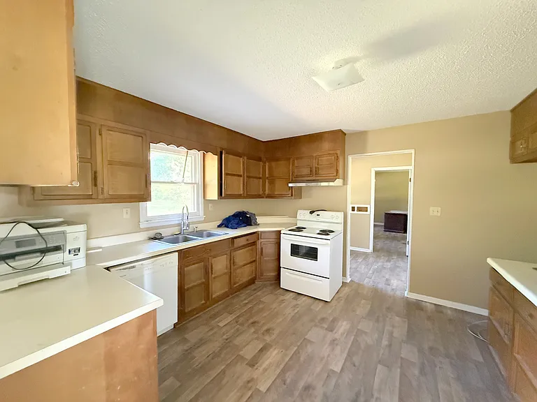 6079 Wall Triana Hwy — Photo 16