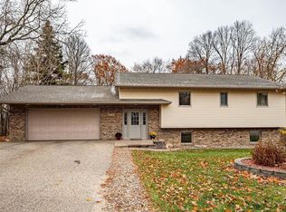 275 E Sunset Ln, Ellsworth, WI 54011