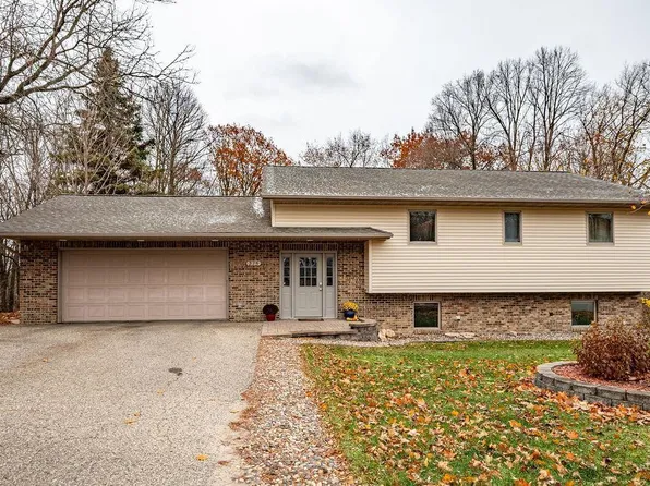 275 E Sunset Ln, Ellsworth, WI 54011