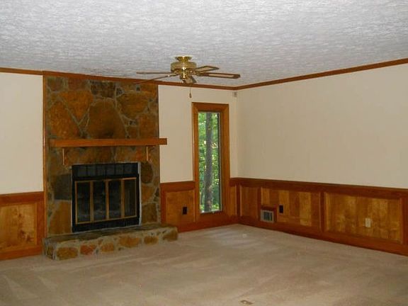 4th image of 4722 Geneva Dr