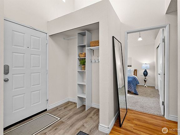 5th image of 7612 Colony Court NE