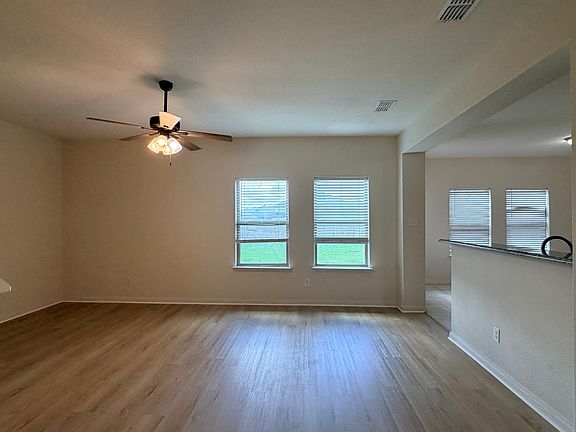 3rd image of 140 Collin St