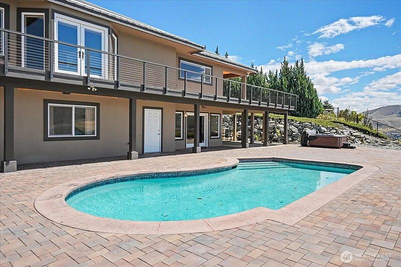 4th image of 333 Highpoint Place