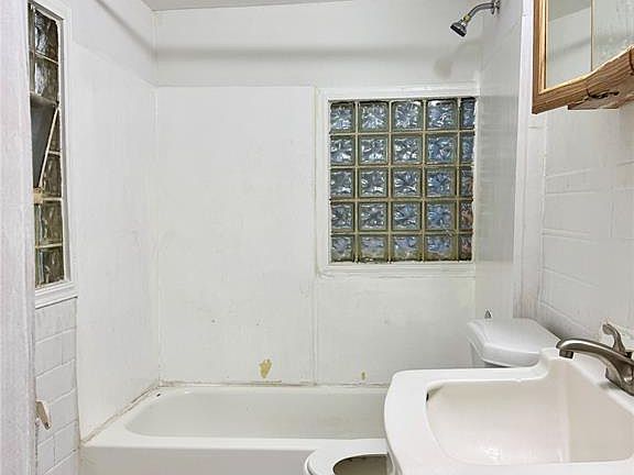 4th image of 5316 Janet Ave