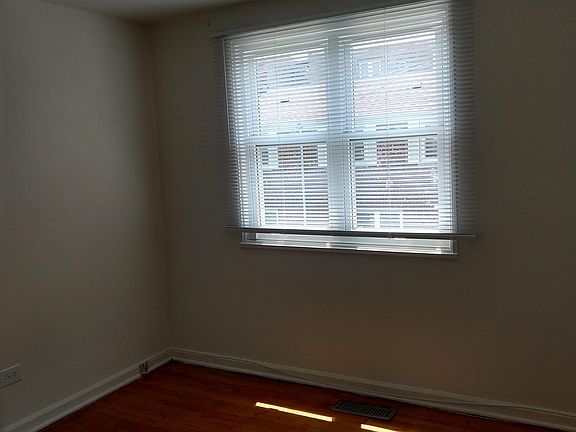 2nd image of 6228 N Hermitage Ave