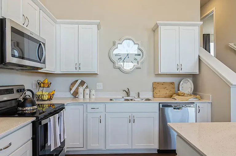 869 NE Traverse Dr — Photo 5