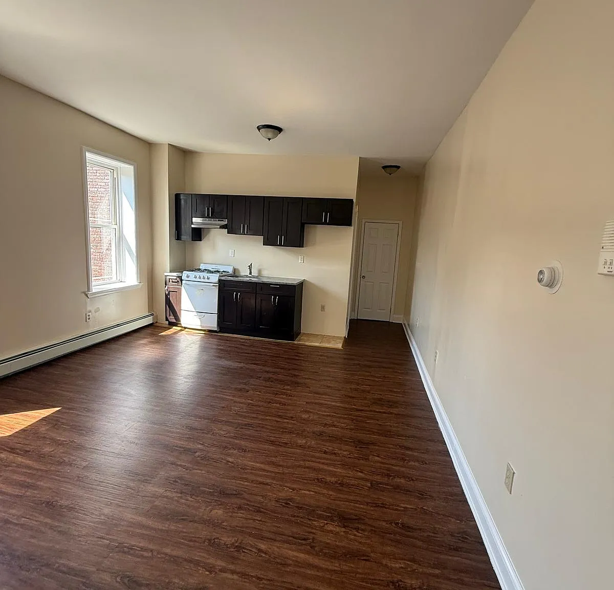 Studio, $1,000 — Photo 2