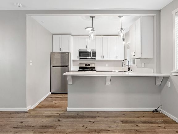 5th image of 3122 Rockview Pl APT B