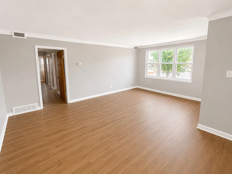 2295 Warrensville Center Rd #7 — Photo 7