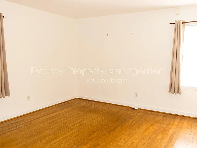 1711 Ashton St — Photo 17