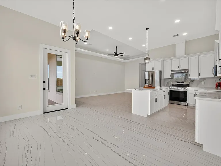2226 Syrian St — Photo 15