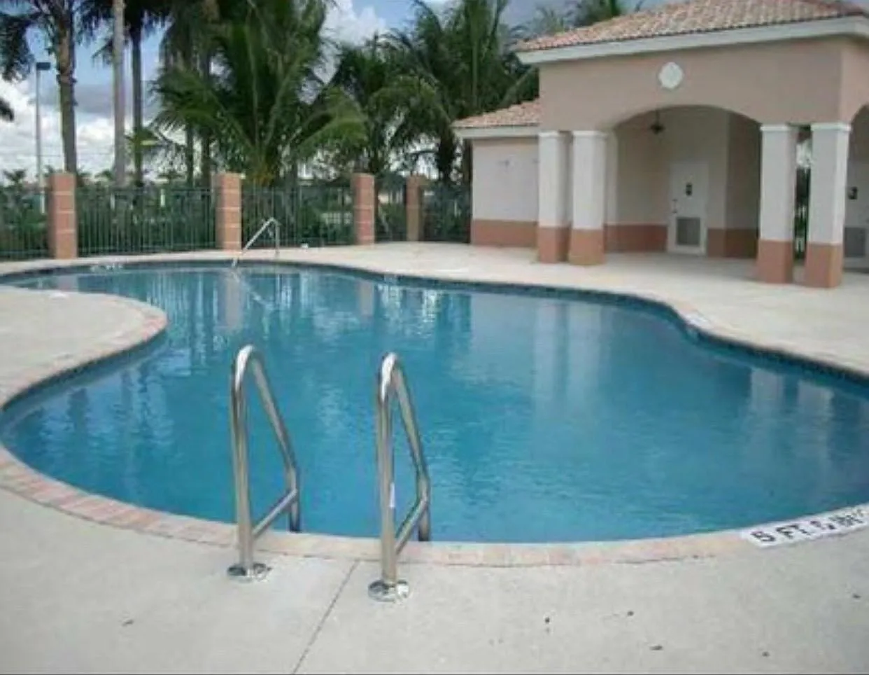 3 bed, 1175 sqft, $2,200 — Photo 4