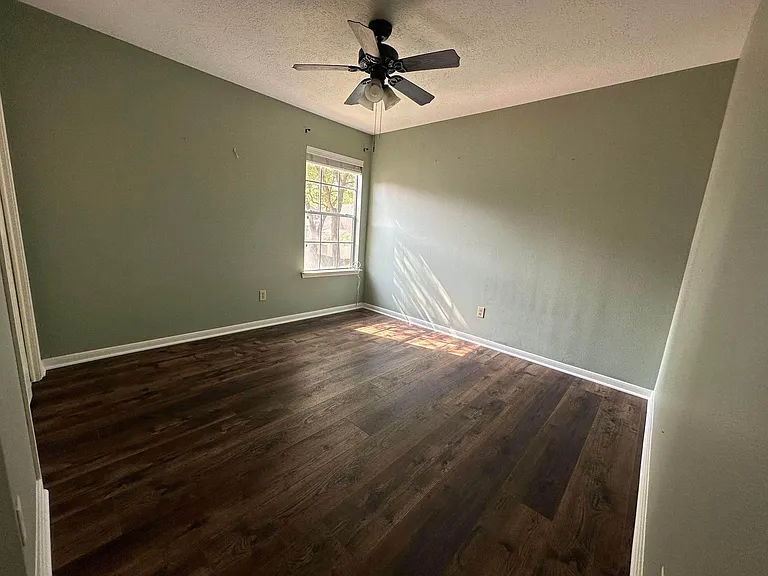 4907 Greenriver Valley Dr — Photo 15