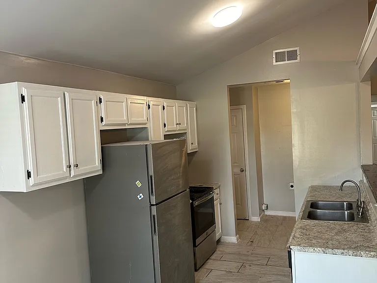 2118 E Parkway St — Photo 3