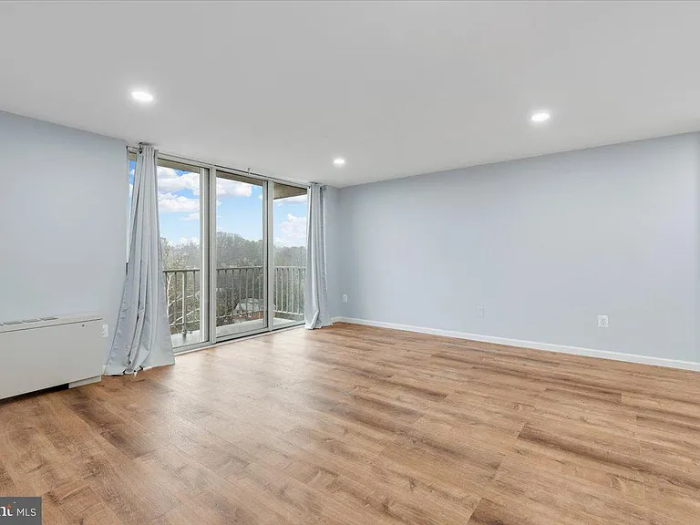 4520 King St #601 — Photo 18
