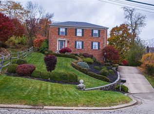 6663 Chapel Dr, Bethel Park, PA 15102